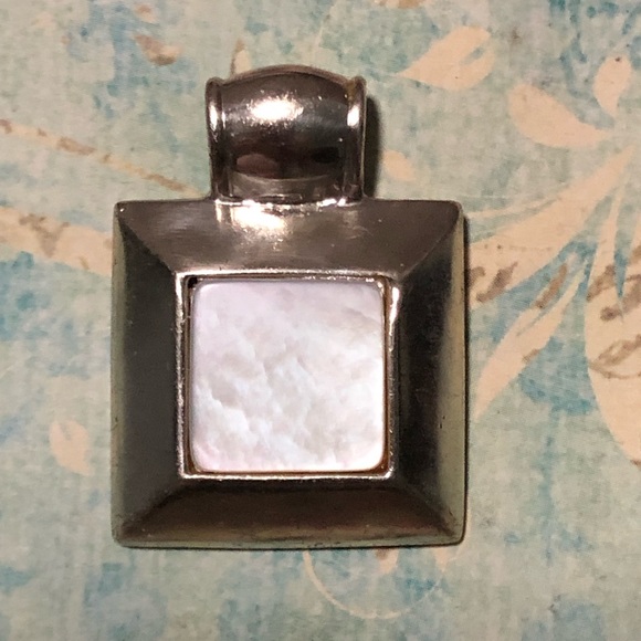 Sterling silver and mother of pearl pendant - Picture 3 of 8